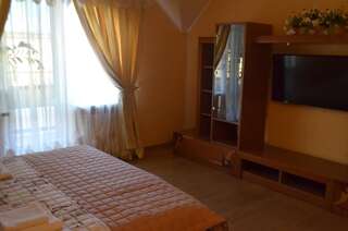 Гостевой дом Клубный дом Одесса Двухместный номер с 1 кроватью и общей ванной комнатой-4