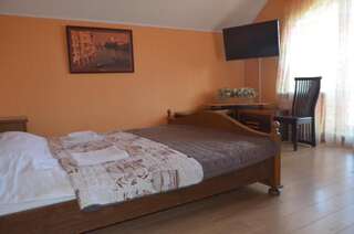 Гостевой дом Клубный дом Одесса Двухместный номер с 1 кроватью и общей ванной комнатой-5